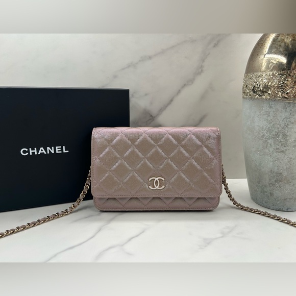 🔥RARE!! CHANEL•Iridescent Caviar Quilted Wallet On Chain - Picture 2 of 10
